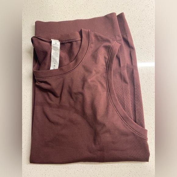 Burgundy Muscle Tank Lululemon size 6 - Picture 4 of 6